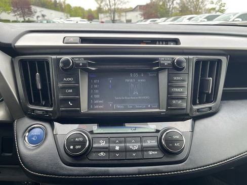 Certified 2018 Toyota RAV4 LE AWD/4WD image 17