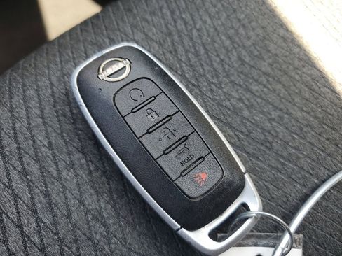 Used 2024 Nissan Rogue SV AWD/4WD image 28