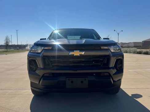 Used 2023 Chevrolet Colorado LT image 2
