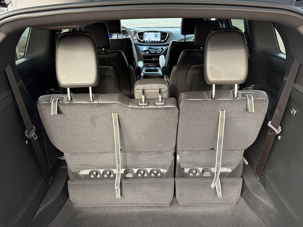 New 2026 Chrysler Pacifica Select w/ S Appearance Package FWD image 13