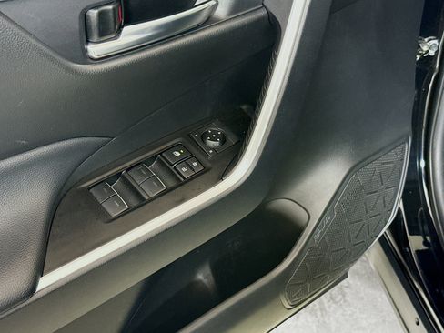 Used 2025 Toyota RAV4 XLE image 18