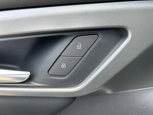 New 2026 Chevrolet Traverse LT w/ Sun and Wheel Package image 16