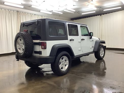 Used 2018 Jeep Wrangler Unlimited Sport S image 6