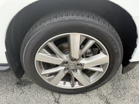 Used 2013 Nissan Pathfinder Platinum FWD image 39