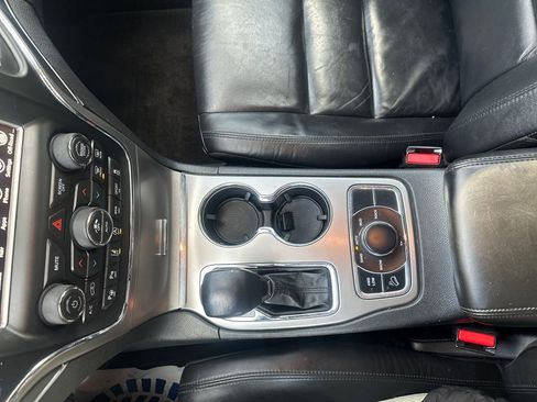 Used 2018 Jeep Grand Cherokee Limited image 13