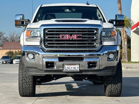 Used 2018 GMC Sierra 2500 SLT w/ Duramax Plus Package image 9