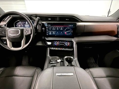 Used 2024 GMC Sierra 2500 Denali w/ Technology Package image 15