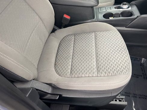 Used 2022 Ford Escape SE w/ SE Sport Appearance Package image 23