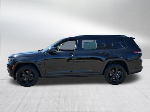 Used 2023 Jeep Grand Cherokee L Limited w/ Black Appearance Package AWD/4WD image 4