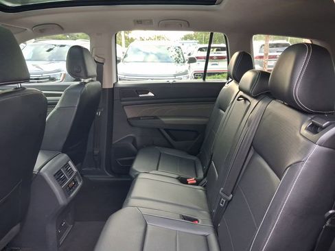 Used 2022 Volkswagen Atlas SE w/ Panoramic Sunroof Package image 8