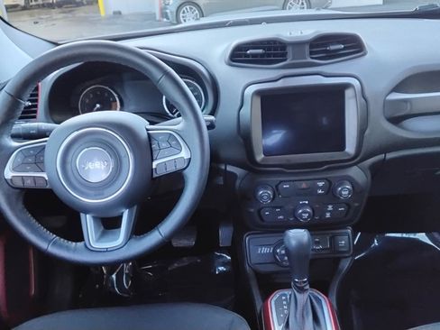 Used 2021 Jeep Renegade Trailhawk image 22