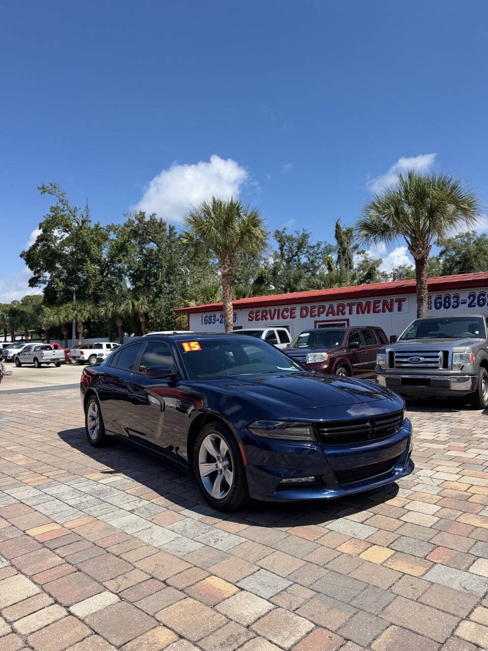 Used 2015 Dodge Charger SXT RWD image 2