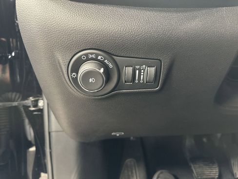 Used 2025 Jeep Compass Latitude w/ Sun & Sound Group image 22