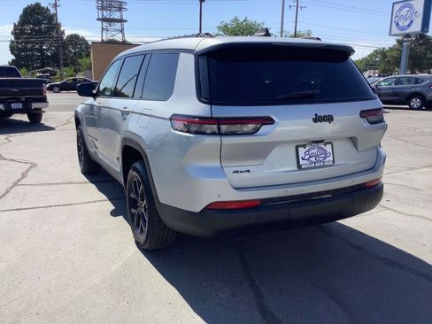 Used 2025 Jeep Grand Cherokee L Laredo AWD/4WD image 18