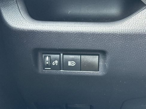 Used 2019 Toyota RAV4 LE FWD image 29