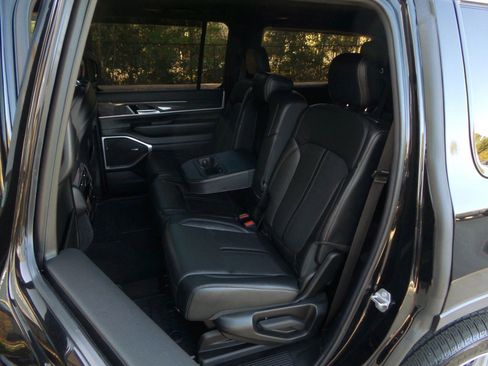 Used 2022 Jeep Wagoneer Series II image 8