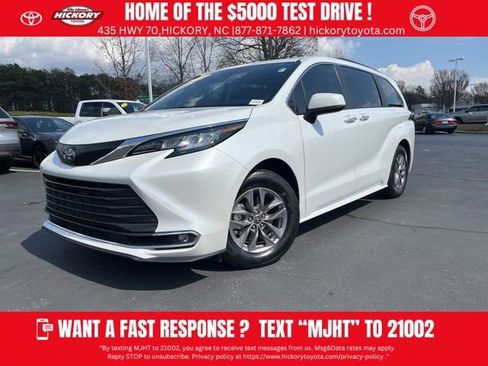 Used 2023 Toyota Sienna XLE image 1