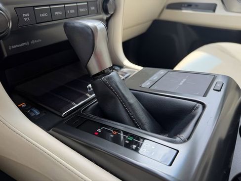 Used 2022 Lexus GX 460 Premium w/ Premium Package AWD/4WD image 18
