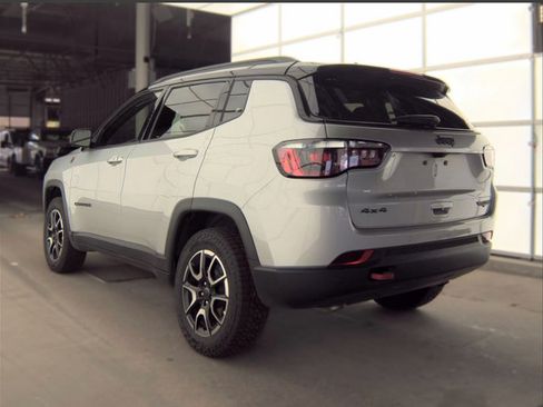 Used 2025 Jeep Compass Trailhawk AWD/4WD image 22