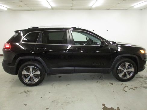 Used 2019 Jeep Cherokee Limited w/ Luxury Group AWD/4WD image 11