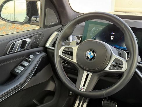 Used 2025 BMW X7 M60i image 13
