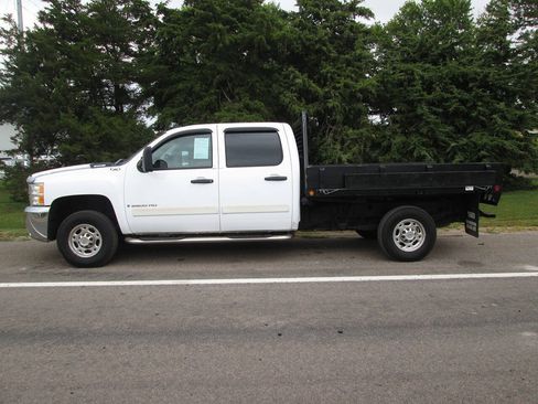 Used 2007 Chevrolet Silverado 2500 LT w/ 2LT Convenience Package AWD/4WD image 5