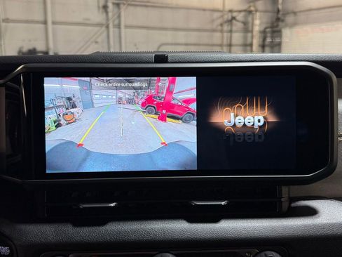 Used 2025 Jeep Wrangler Sport image 27