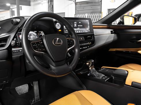 Used 2022 Lexus ES 300h w/ Premium Package image 7