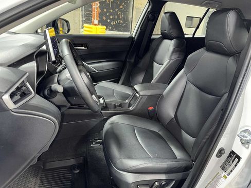 Used 2026 Toyota Corolla Cross XLE AWD/4WD image 15