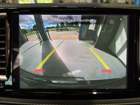 Used 2025 Chrysler Pacifica Limited FWD image 27
