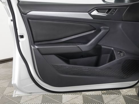 Used 2023 Volkswagen Jetta SE FWD image 33