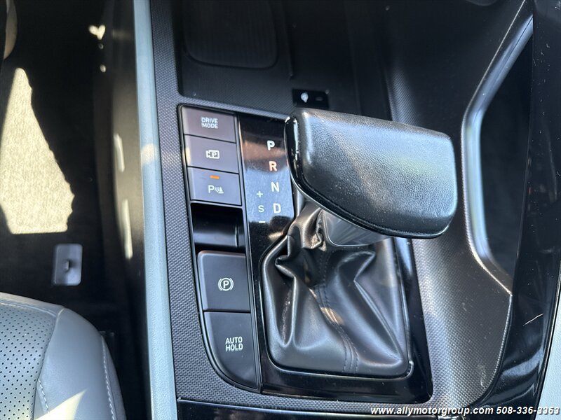 Used 2024 Hyundai Elantra Limited FWD image 22
