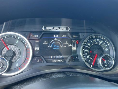 Used 2024 RAM 2500 Laramie AWD/4WD image 11