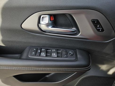 New 2026 Chrysler Pacifica Select w/ S Appearance Package FWD image 12