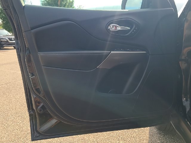 Used 2019 Jeep Cherokee Limited FWD image 11