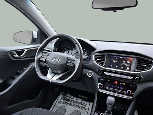 Used 2019 Hyundai Ioniq Plug-In Hybrid image 17