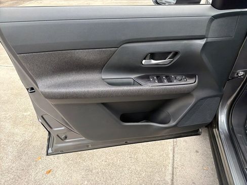 Used 2025 Nissan Kicks SV image 15