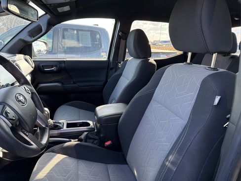 Used 2023 Toyota Tacoma TRD Sport AWD/4WD image 9