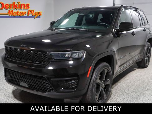 Used 2022 Jeep Grand Cherokee Altitude image 1