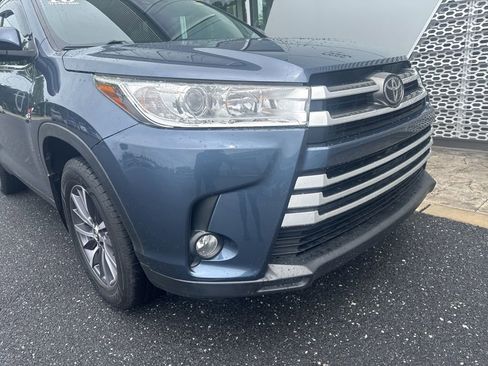 Used 2019 Toyota Highlander XLE AWD/4WD image 28