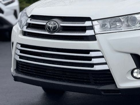 Used 2018 Toyota Highlander XLE image 10
