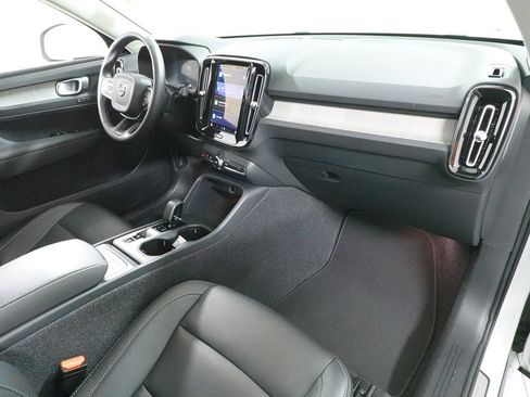 Used 2025 Volvo XC40 B5 Core AWD/4WD image 36