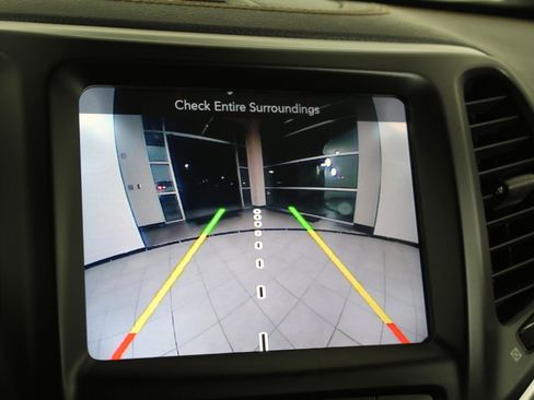 Used 2016 Jeep Cherokee Limited w/ Technology Group image 30