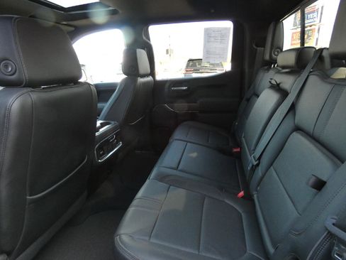 Certified 2021 Chevrolet Silverado 1500 High Country w/ Technology Package AWD/4WD image 12