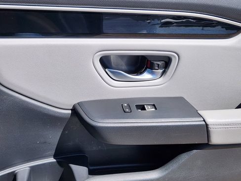Used 2024 Honda Pilot Touring image 11