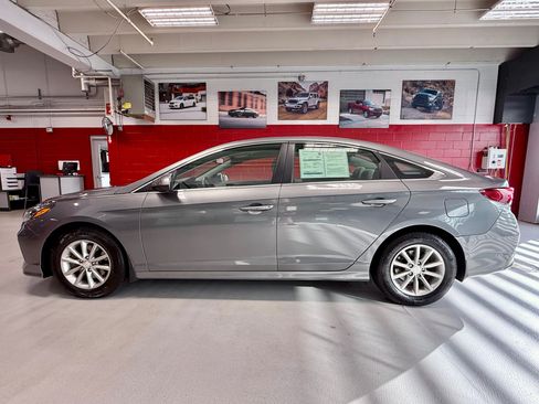 Used 2019 Hyundai Sonata SE w/ Cargo Package FWD image 2