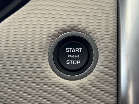 New 2026 Land Rover Discovery Dynamic SE image 22