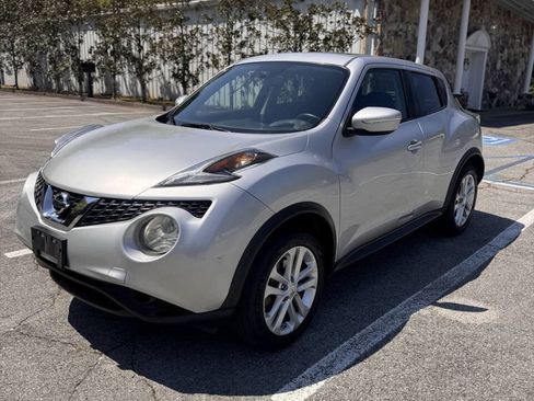 Used 2016 Nissan Juke SV AWD/4WD image 2