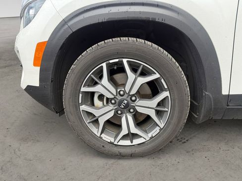 Used 2021 Kia Seltos EX image 11