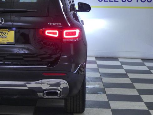 Used 2020 Mercedes-Benz GLB 250 4MATIC w/ Premium Package image 35